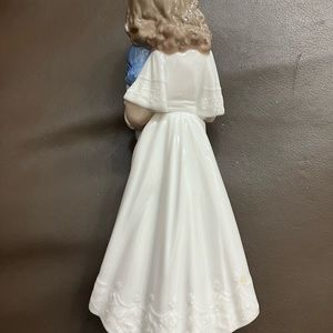 Lladro collectible figurine « Girl with the Doll »